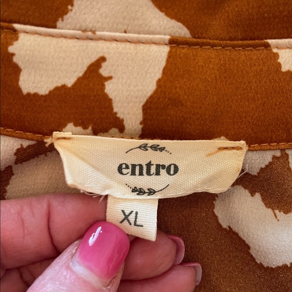 Entro Leopard Hi Lo Button Down Blouse - Picture 7 of 9